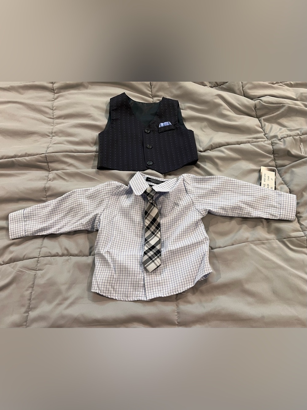 Andrew Fezza Boy's Navy Pinstripe 4-Piece Suit Set with Tie Vest and Plaid Shirt - Picture 5 of 5